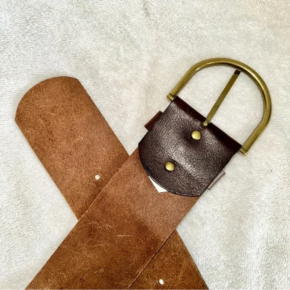 SOLD - Vintage Banana Republic Wide Brown Leather Belt Solid Brass Buckle - Picture 4 of 9